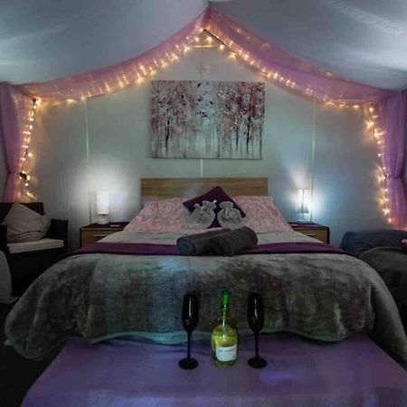 Cosy Woodland Romantic Retreat With Log Fires And Nature Sturry Exteriör bild