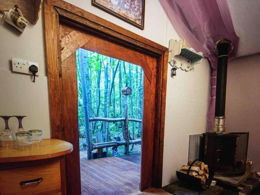 Cosy Woodland Romantic Retreat With Log Fires And Nature Sturry Exteriör bild